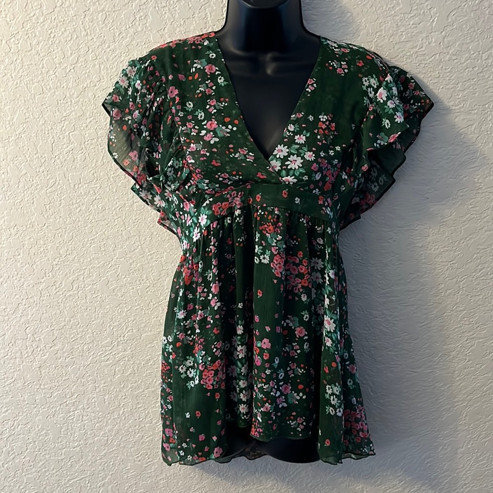 Sam & Max sheer floral top with side zipper. Great for summer!